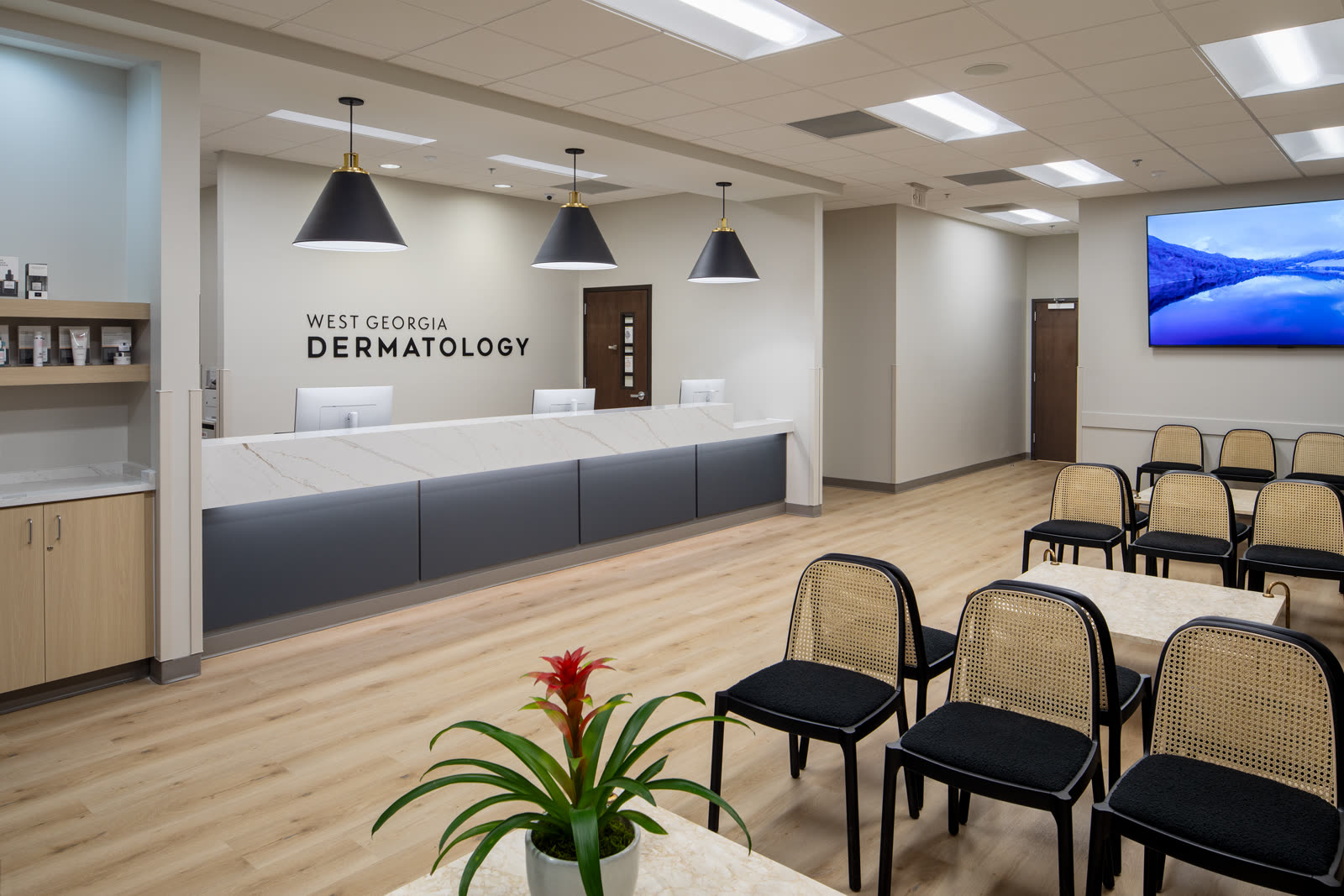 The check-in desk and lobby at 601 Dixie Street where Carroll Cosmetic Club Carrollton guests check in